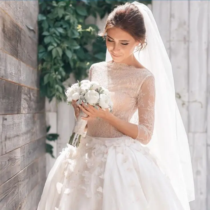 2017-Elegant-Slim-Handmade-Flowers-Wedding-Dress-Backless-Long-Sleeve-Bride-Gown-Romantic-Lace-Ball-Gown (4)