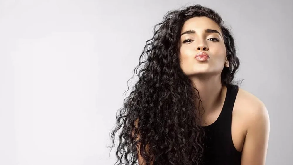 how-to-style-curly-hair