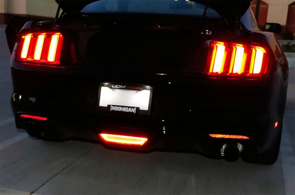 Задние противотуманные фары можно. Ford Mustang 2005 taillights. Задние фонари Мустанг 2011г. Led фонарь заднего хода Мустанг. Фонари Мустанг 2005 светодиодные.