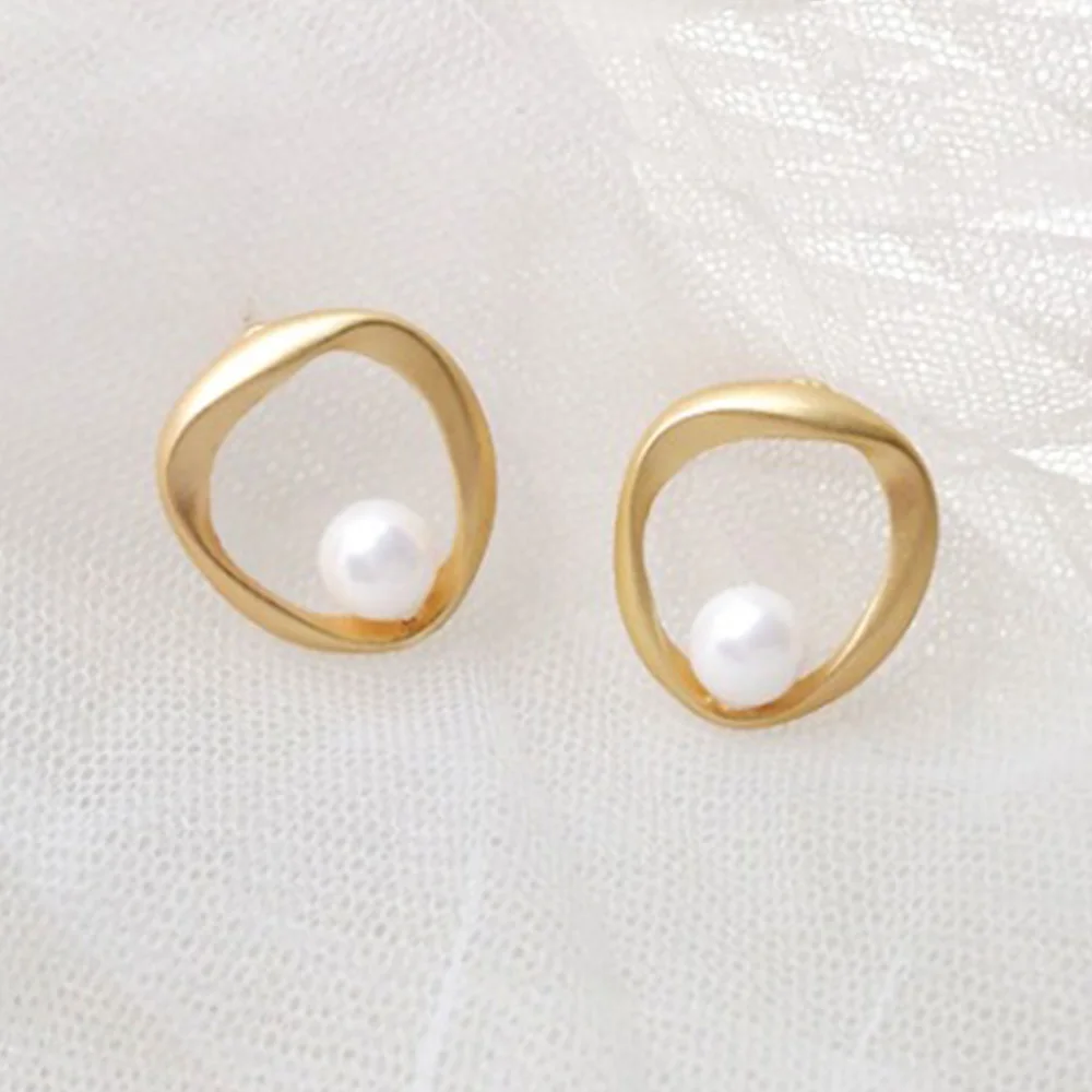 

Bing Tu Simple Gold Color Metal Twisted Geometric Stud Earrings For Women Jewelry Simulated Pearl Earring Costume Accessories