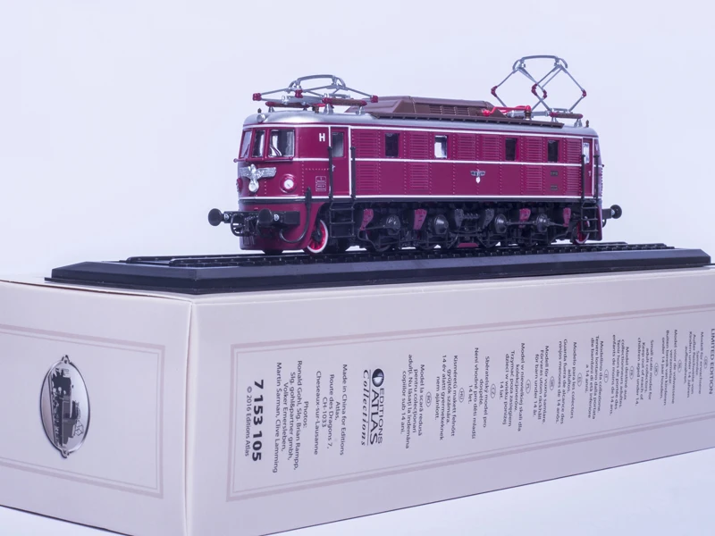 Miniature Model 1/87 H0 E locomotive SNCF 2D2 5302 France 1942 Stand model 