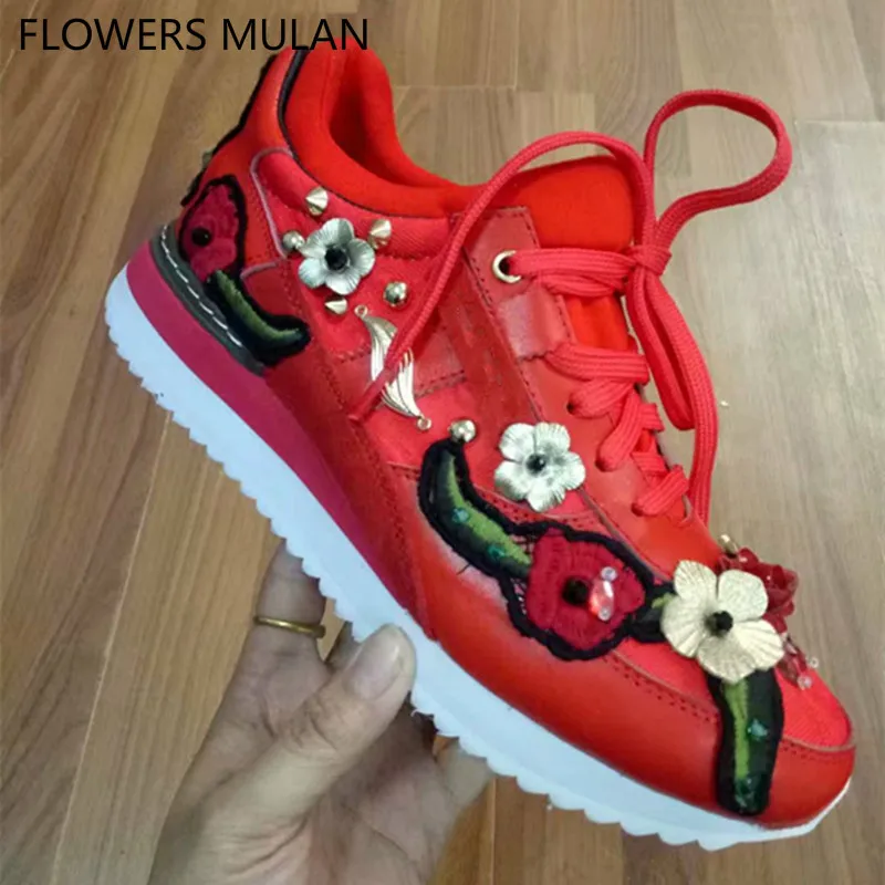 

Famous Brand Casual Shoes Women Black Red White Leather With Embroider Flowers Studded Rivets Lace Up Flat Sneakers Lady Shoes