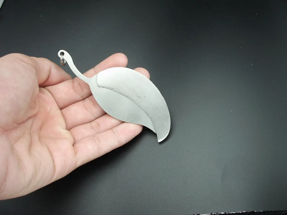 Free-shipping-Boutique-mini-gift-knife-Leaf-blade-shaped-knife-Outdoor-multi-function-folding-knife