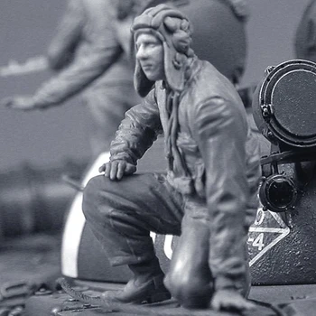 

1:35 Resin Figure Soldier Model 2pcs Soviet Tank Soldiers 279 In