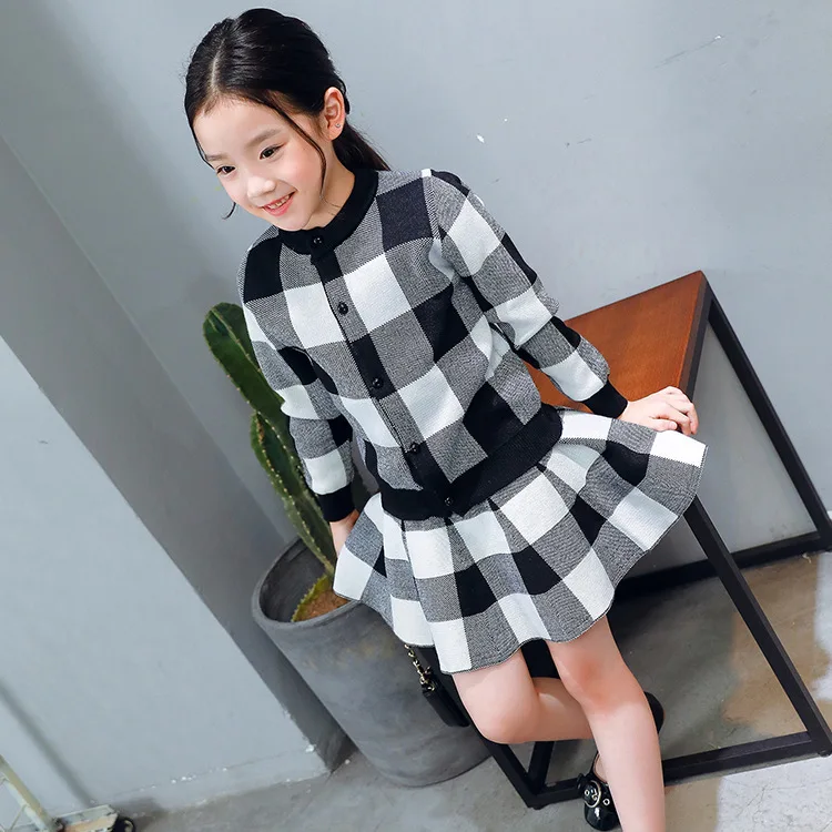 

2018 autumn new children's clothing Korean version of the girl plaid jacket + short skirt children's suit two-piece sets