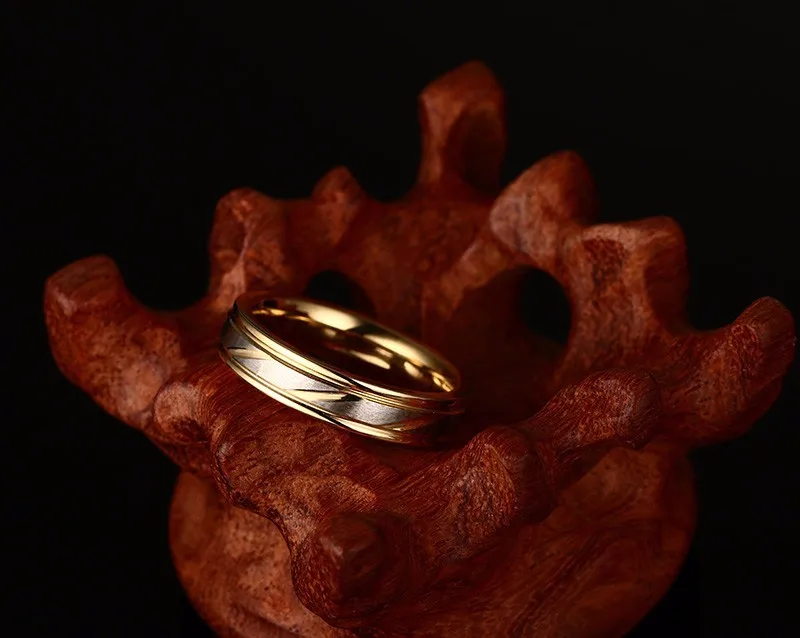Мода мужчин обручальные кольца 18k золотые кольца нержавеющей стали пара обручальные кольца для мужчин и женщин