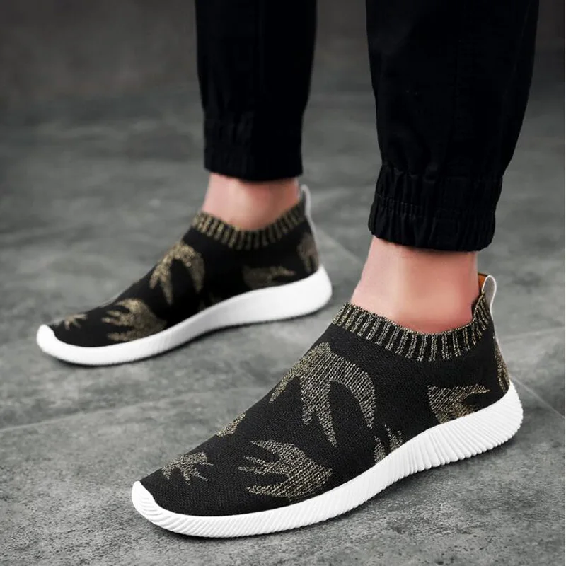 Estilo dos homens Casual Sapatos Masculinos de Verão Sapatos Casuais Respirável Muito Confortável Slip on Sapatos Masculinos Cor Preta Sapaco Masculino