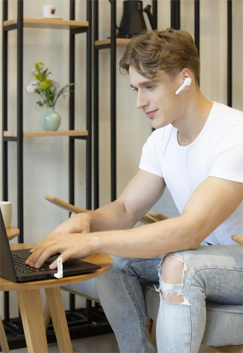

Magnetic Charging Bluetooth Earphone Single Business Talking Bluetooth Earphones for Phone8 in Car With Free Charging Base