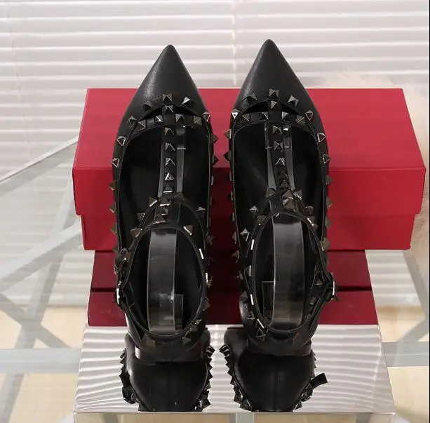 

Brand v logo New rivet flat sole shoes pointed toe single shoe flat heel leather inside sheepskin women's shoes 34-43 red box
