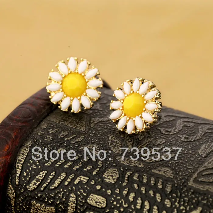 

Fancy Women Handmade Beautiful Flower Lovely Earrings