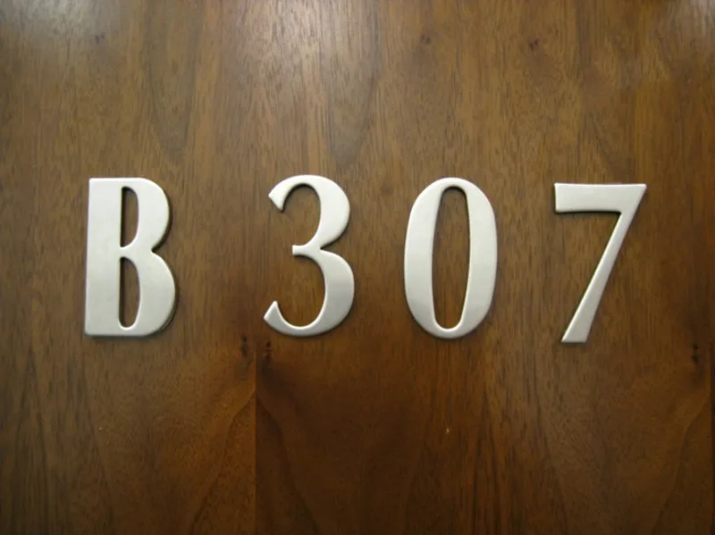 заглавная буква я. русский алфавит и номер каждой буквы. алфавит с номерами букв. цифры для номера дома большие. английская буква е.