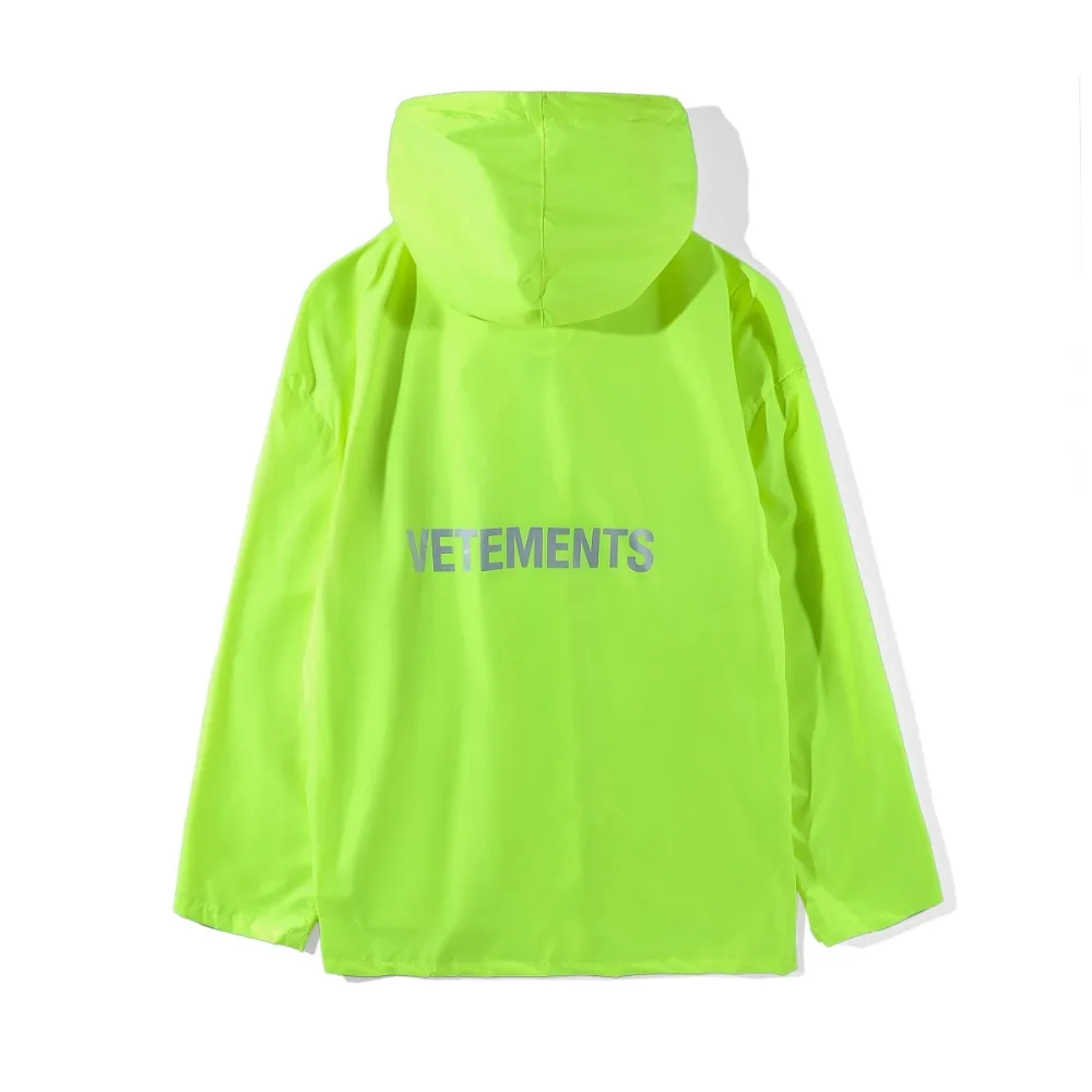 

Vetements Letter Printed Women Men Waterproof Jacket Coat kanye west Oversized Useful Raincoat Hiphop Men Jackets Windbreaker