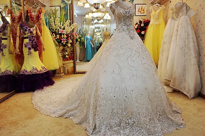 Custom-Made-2017-New-Arrival-Real-Sample-Ball-Gown-Backless-Crystal-Beading-Luxury-Bridal-Gown-Wedding (5)