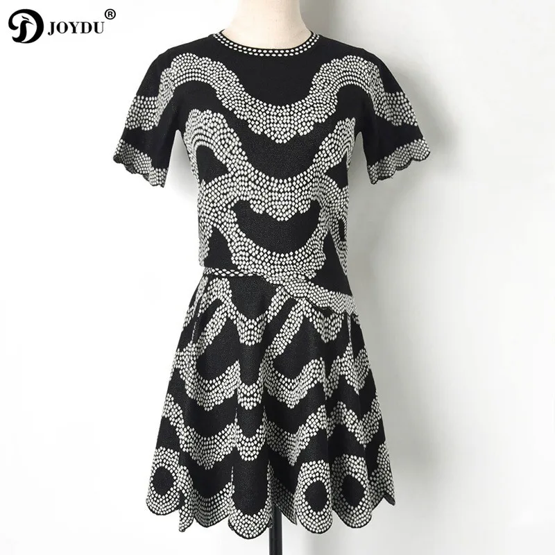 

Runway Two Piece Set Women 2019 Novelty Outfit Ripple Dot Summer Short Sleeve Knit Top High Waist Mini Skirt Suit Women's Sets