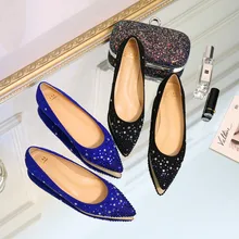 Новинка; модные женские туфли на плоской подошве с заклепками; пикантные женские туфли на низком каблуке с острым носком; женские вечерние туфли из искусственной кожи на плоской подошве; женская обувь со звездами