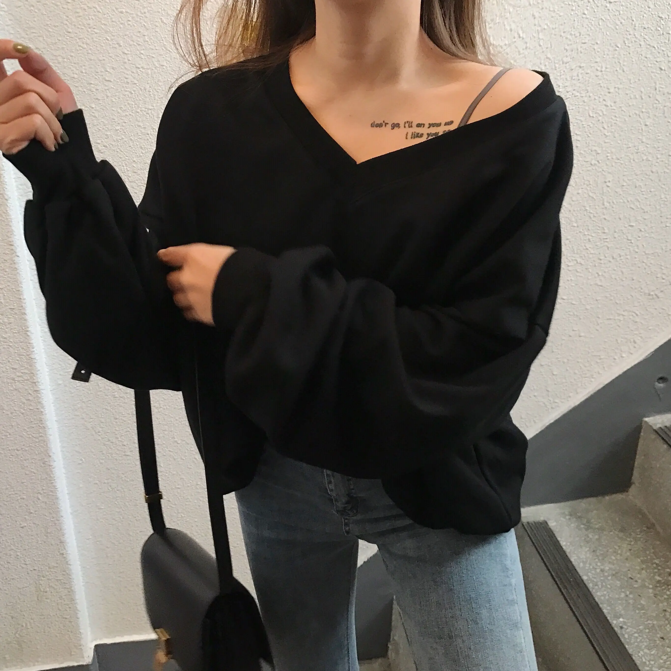 Новый Ins Harajuku Толстовка минималистский темперамент большой худи с v-образным вырезом утечки плеча рукав «летучая мышь» Для женщин