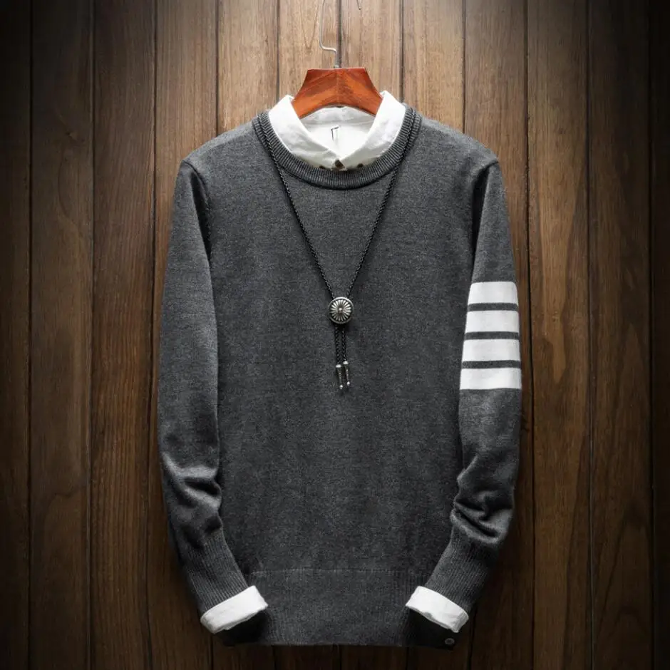 2018 Мужская корейский стиль Круглый воротник трикотажный пуловер свитера мужской личности тенденции Полосатый slim fit кнопки свитер