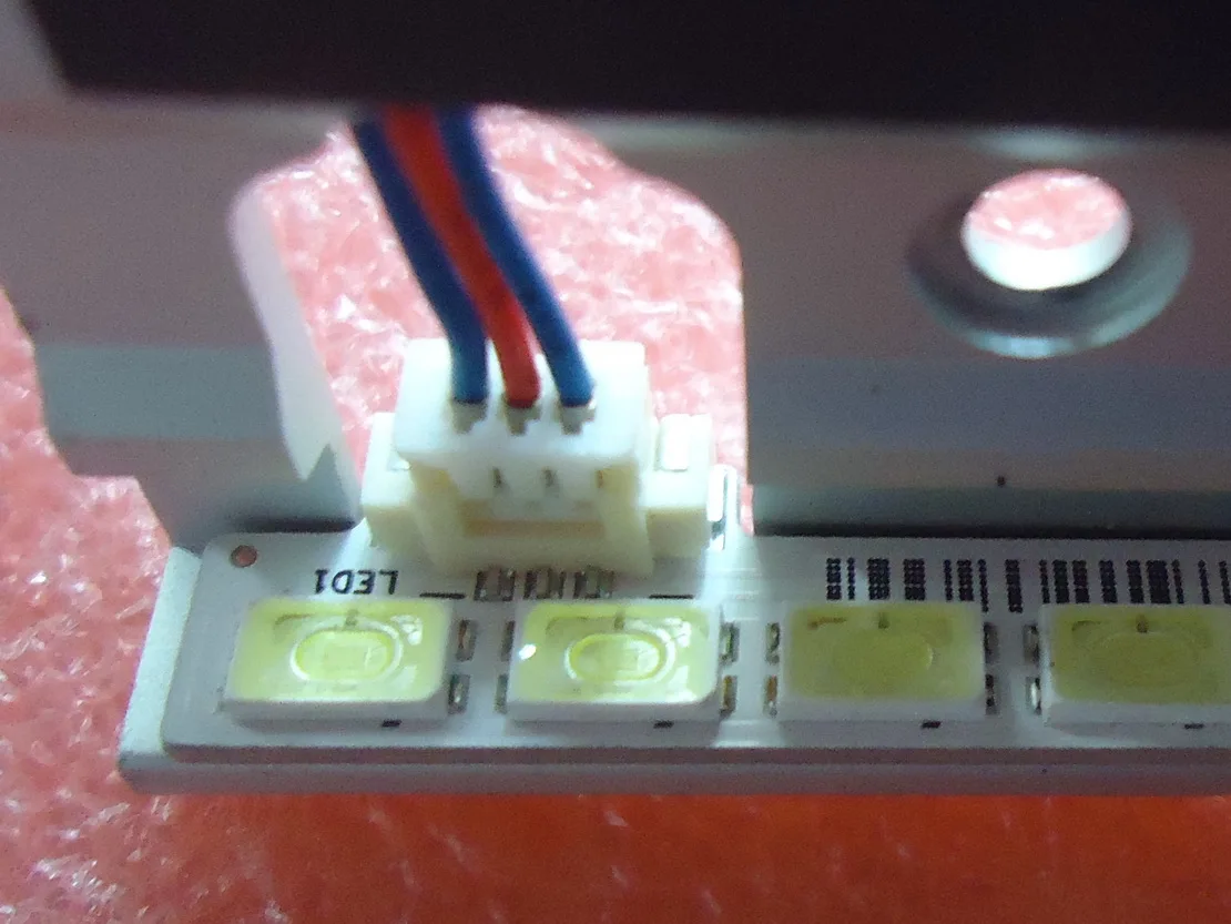 ST0320A99-REV1.60-111206 STO320A99-REV1.60-111206 Статья лампа 1 шт = 60LED 397 мм