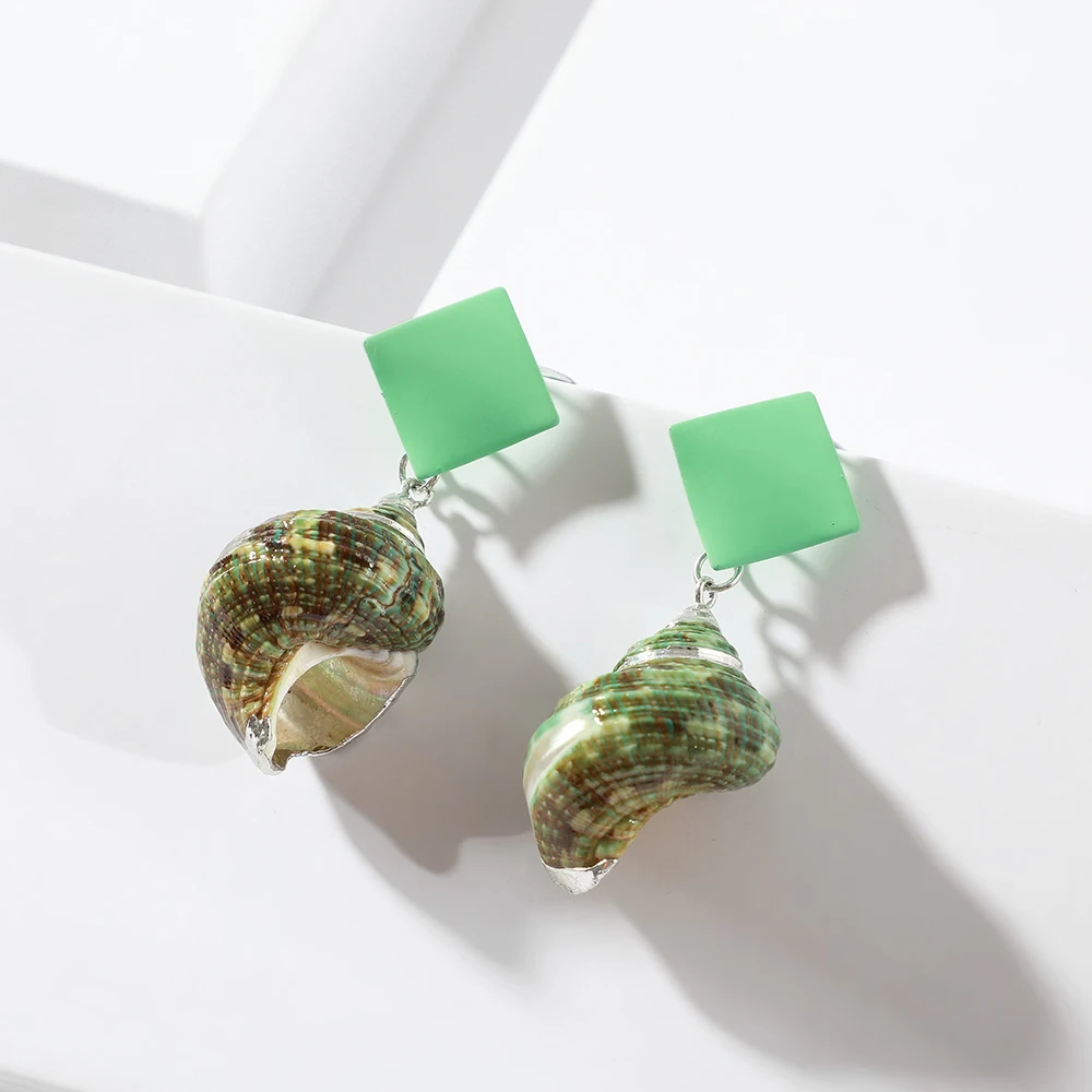 

2019 New Hot Trendy Natural Conch Shell Dangle Earring Bohemia Summer Geometry Statement Hanging Earring for Women Beach Jewelry