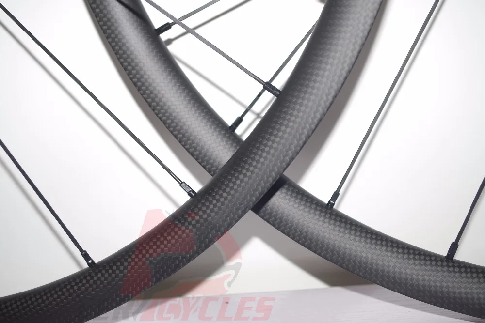 Cheap 1090g Lightest 26er Carbon MTB XC Wheels 24mm x 24mm 26 inch Tubeless Clincher Hookless Mountain Bike Wheel set 24 28 Holes 2 Cheap 1090g Lightest 26er Carbon MTB XC Wheels 24mm x 24mm 26 inch Tubeless Clincher Hookless Mountain Bike Wheel set 24 28 Holes 2