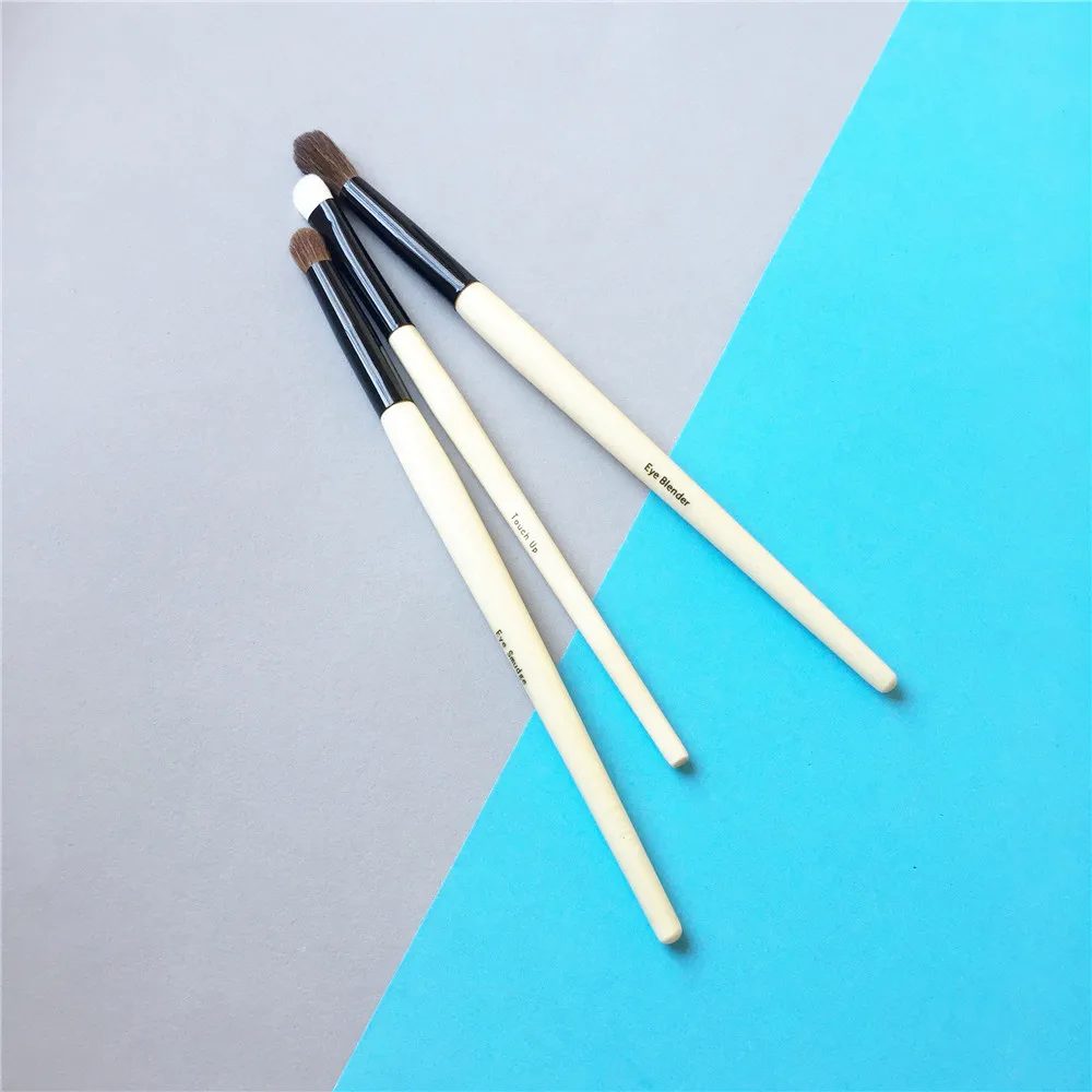Bobbi Brown Eye Blender Smudge Touch-up Brush _ 1
