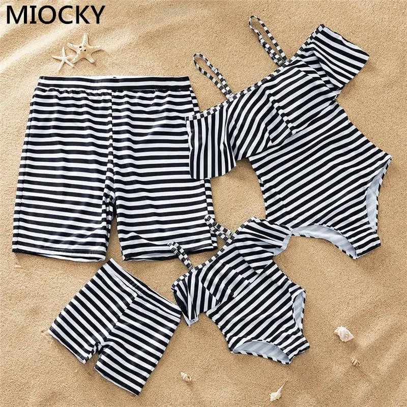 

Family Swimsuits 2019 Classic Striped Off Shoulder Swimwear Mom Daughter Swimming Suit Dad Son Outfits Matching Swimsuit E0235