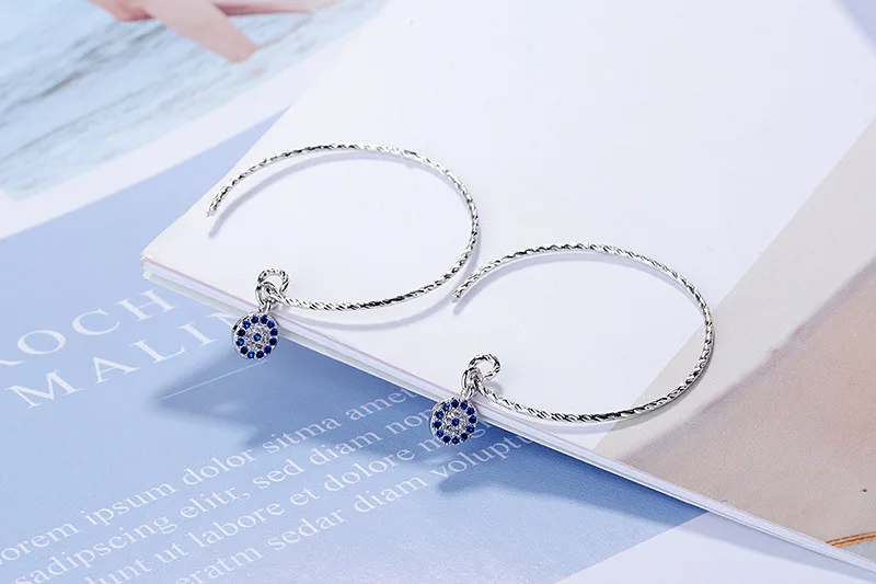 8925125149_1646359543