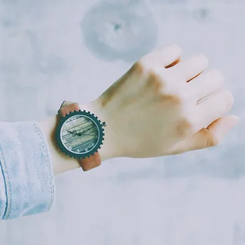 

Fashion Classical Roman Women Quartz Watches Unique Wood Grain Retro Ladies Bracelet Wristwatch Female Leisure Vintage Watch