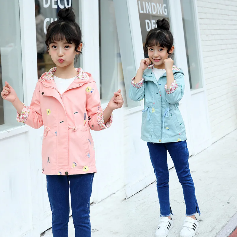 

New Style 2018 Exploding Girl Flower Embroidered Windbreaker, Long Hat, Children's Coat, Fashionable and Sweet Casual Coat.