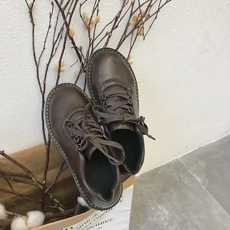 2018 fashion new PU strap flat casual shoes Japanese Harajuku style retro big head doll shoes.