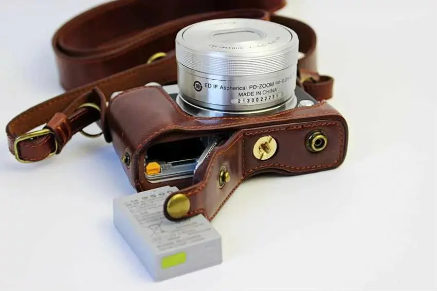 【値下げ中】ジャンク品　Nikon フィルムカメラ レザーケース付き sc-xjb-nk01_02.jpg