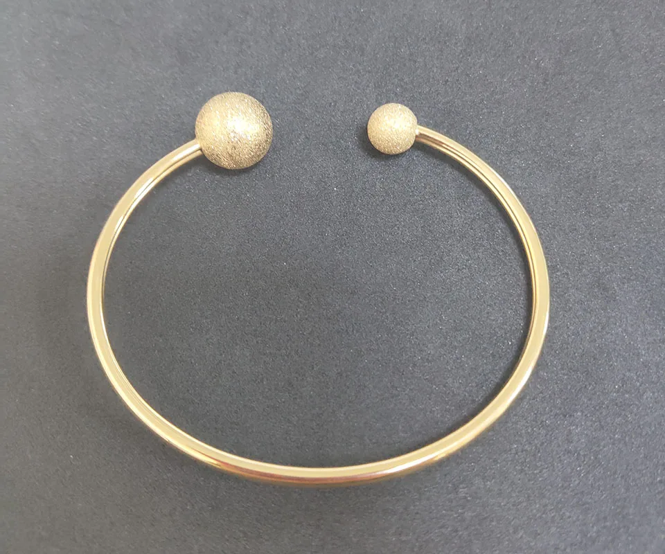 

2019 Fashion stainless steel women bangle with dull polished ball for simple style