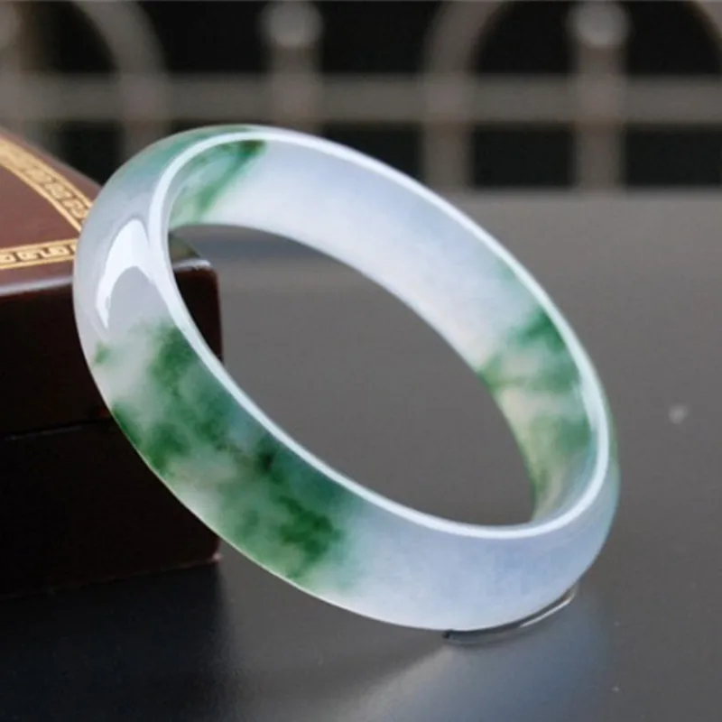 

A natural ice floating flower bracelet green female hand Bracelet Yang bracelet