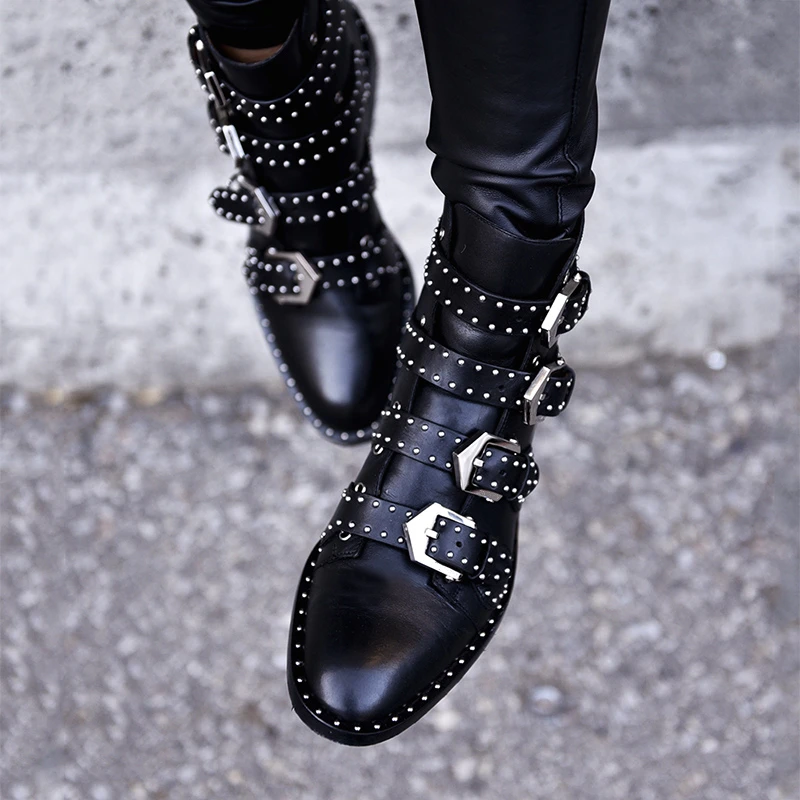 BuonoScarpe/черные ботинки из натуральной кожи с заклепками; Женские ботинки в байкерском стиле с острым носком и металлической пряжкой на ремешке; женские модные ботильоны в стиле панк