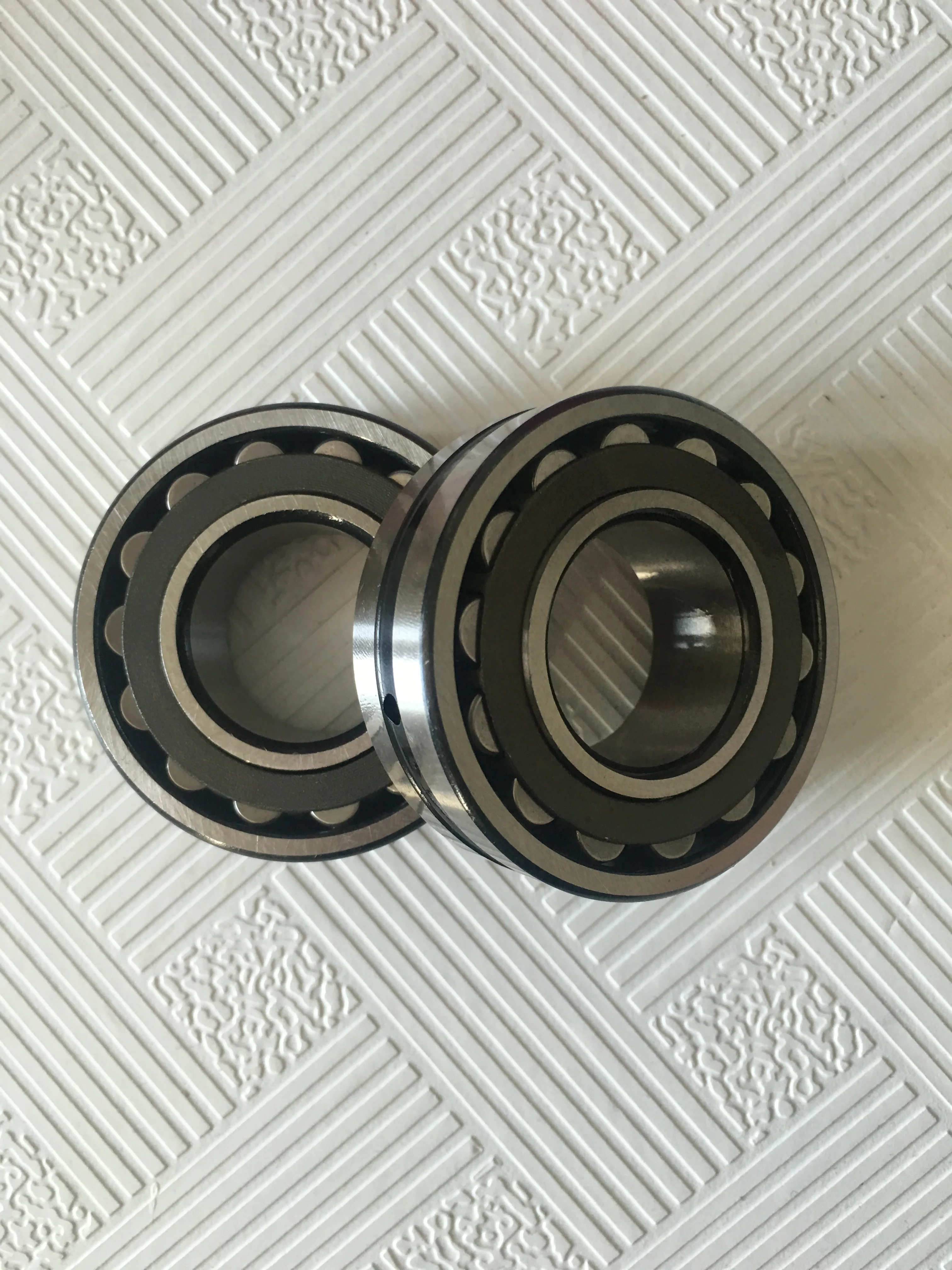 

Spherical Roller Bearings SN 218+22218 C/W33 160X345X100mm Outer ring with annular grooves 3 injection hole Pressed steel cage