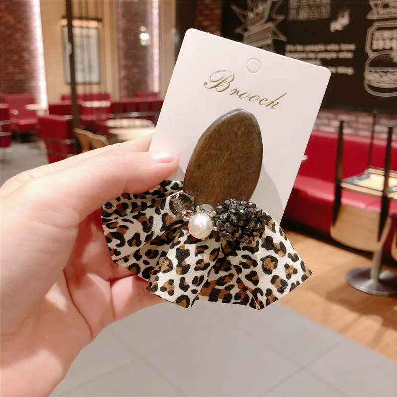 

Vintage New Woman Brooches Handmade Chiffon Leopard Print Bowknot Geometric Wood Corsage Pin Fashion Brooch Accessories