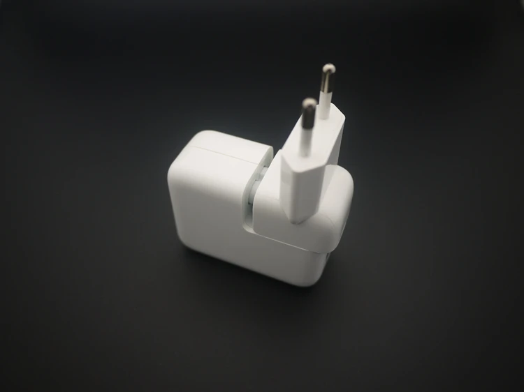 Новый адаптер питания с двумя европортами и USB портами дорожное зарядное