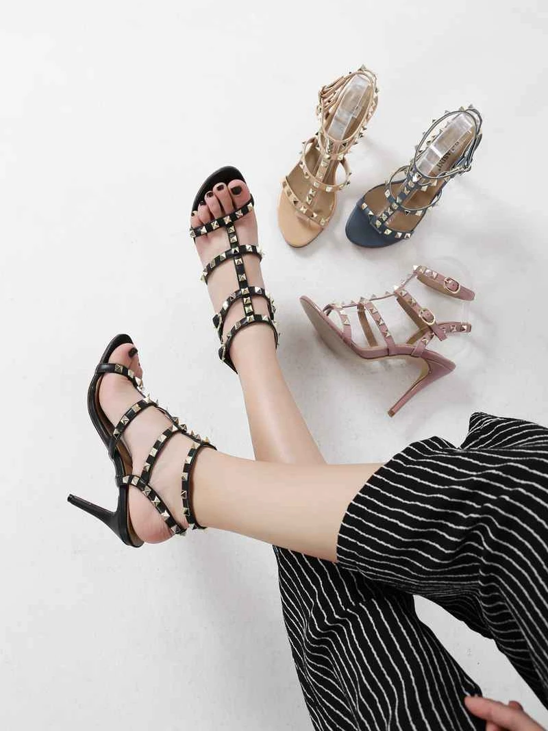 

Luxury brand rivets, high-heeled sandals, women's thin-heeled new willow nails, tinted sandals, women's black tie-up Roman shoes