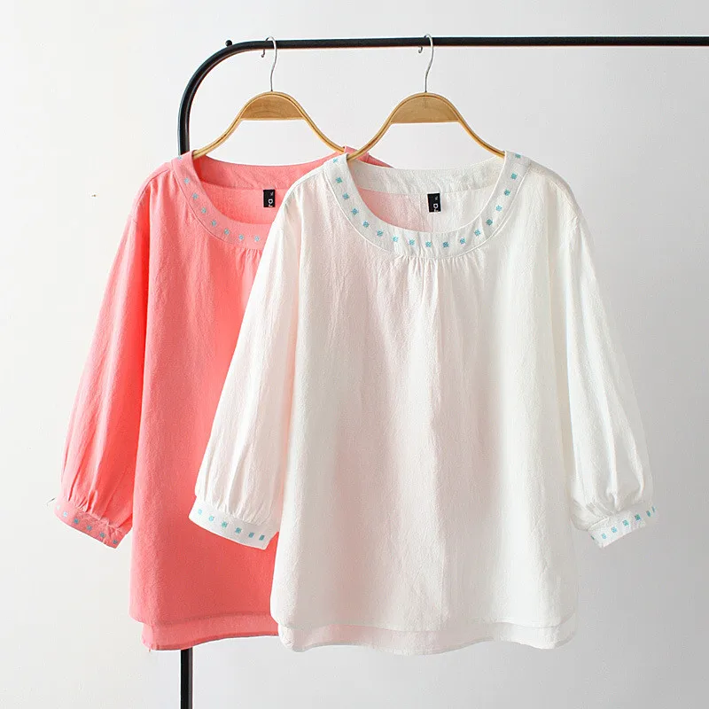 

2022 New Summer T-shirt Women Casual Top Embroidery Three Quarter Sleeve O-Neck Tees Female Round Neck Cozy Cotton T-shirts G171
