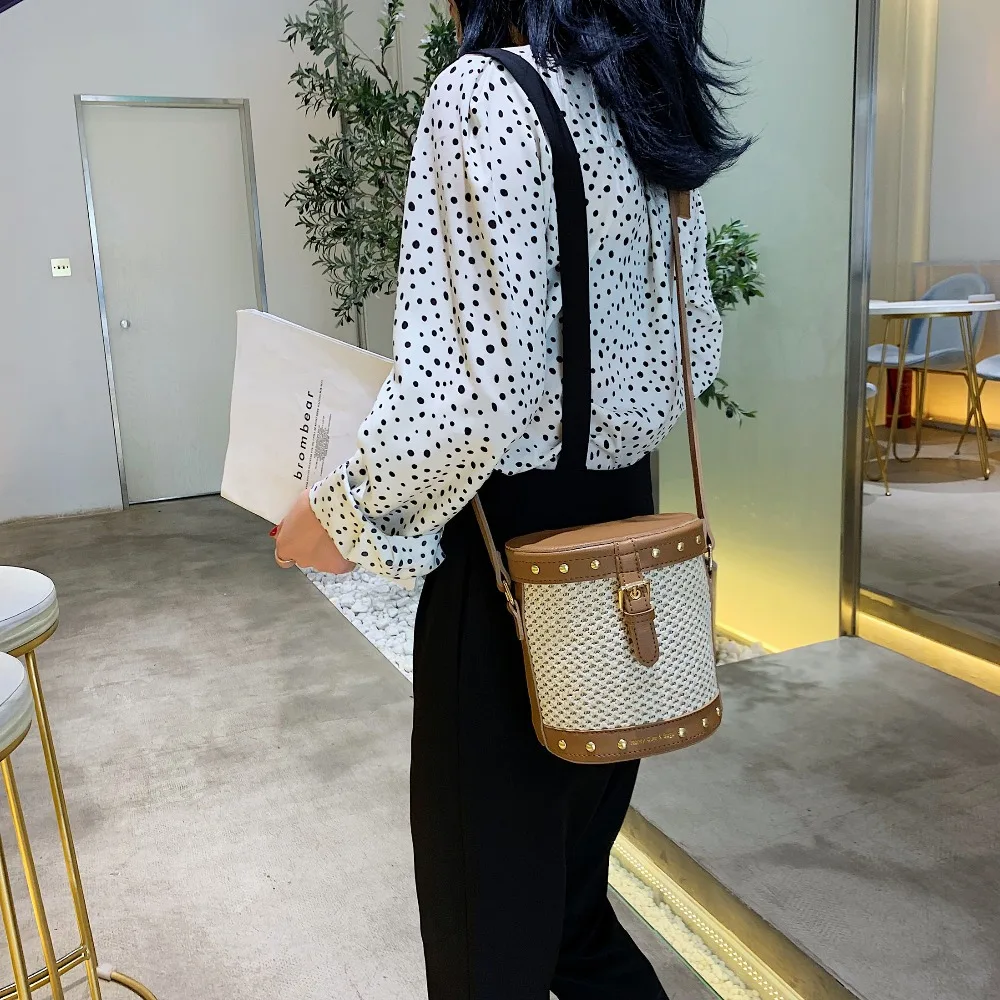 القش طبل حقيبة للنساء 2019 برشام تصميم صغيرة Crossbody حقائب السيدات الصيف السفر رسول حقيبة كتف الإناث حقائب
