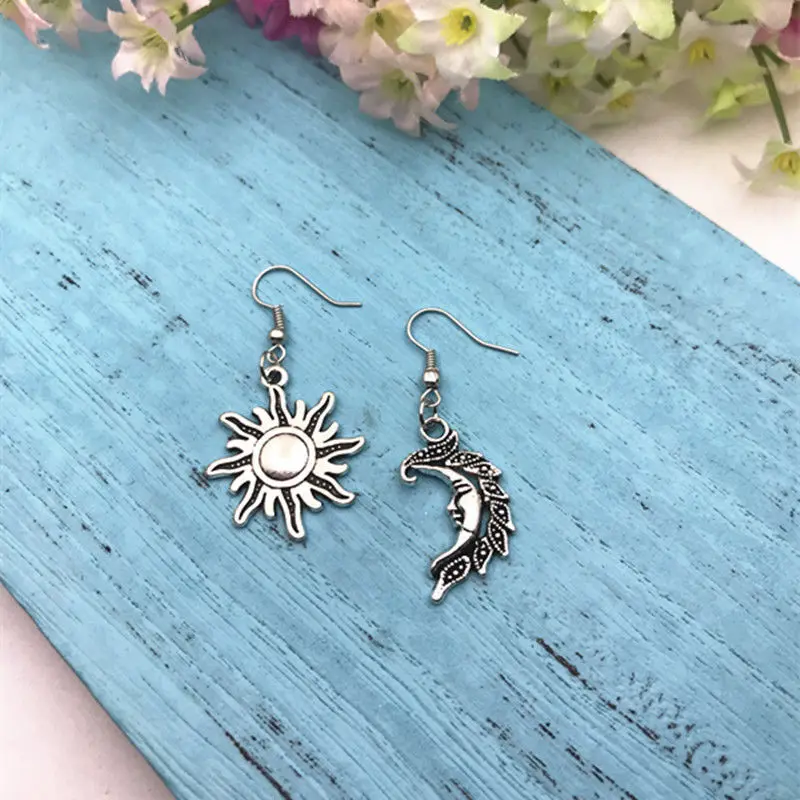 

Zinc Alloy Ancient Silver Moon Sun Dangle Drop Earring Pagan Jewellery Earrings Fashion Women Jewelry Valentine's Day Present