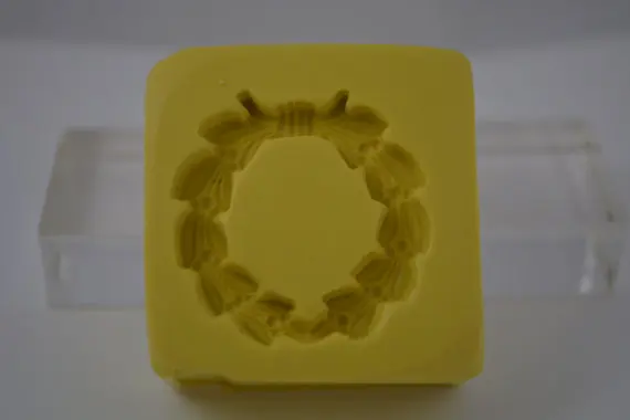 Силиконовая форма для помадки венок лавра и ягоды маленькая силиконовая резина