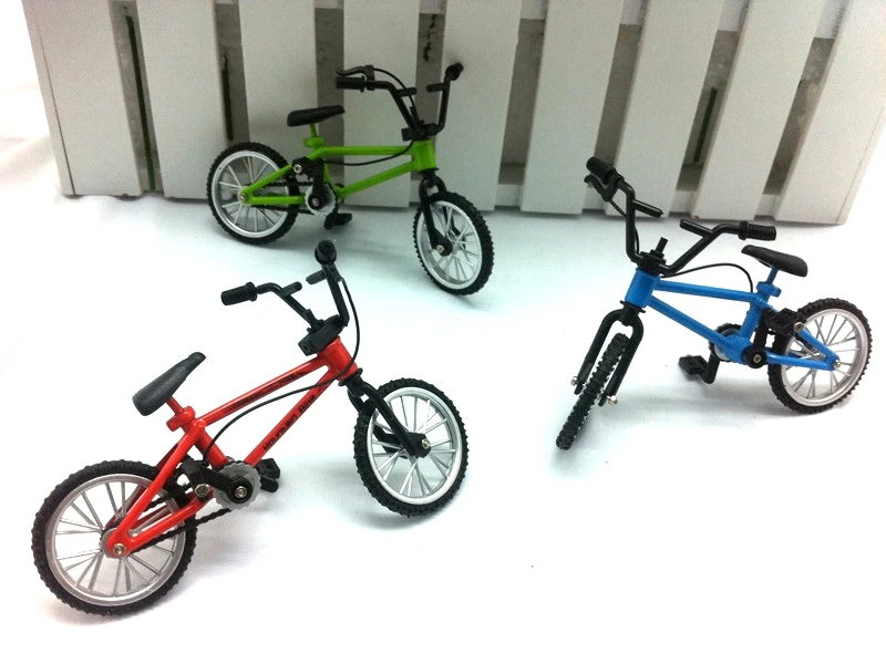 Случайные 2 шт. Flick Trix сплав велосипед палец велосипедная модель BMX игроки игрушки
