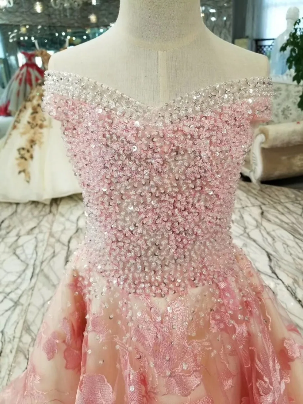 Роскошные платья CloverBridal с розовыми кружевами и бисером высокие низкие для