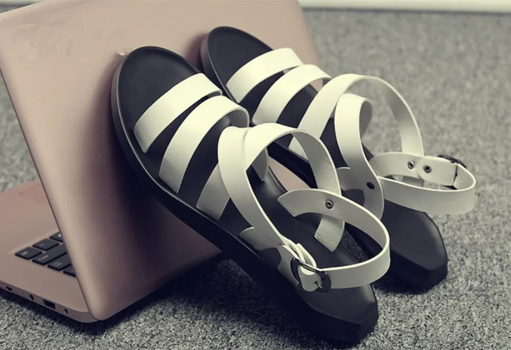 Дизайн; мужские сандалии-гладиаторы; модные летние пляжные сандалии в римском стиле с вырезами; повседневная обувь на плоской подошве; Цвет черный, белый; размер 44
