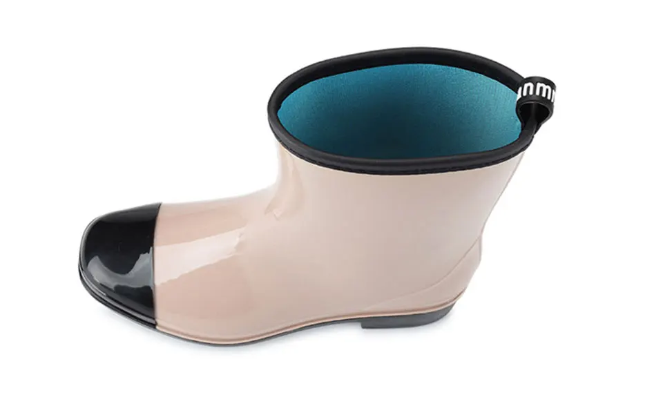 Прозрачные сапоги средней длины; фирменный дизайн; ботильоны; резиновые сапоги; обувь с эластичными лентами; женская однотонная резиновая водонепроницаемая обувь на плоской подошве; обувь для дождливой погоды