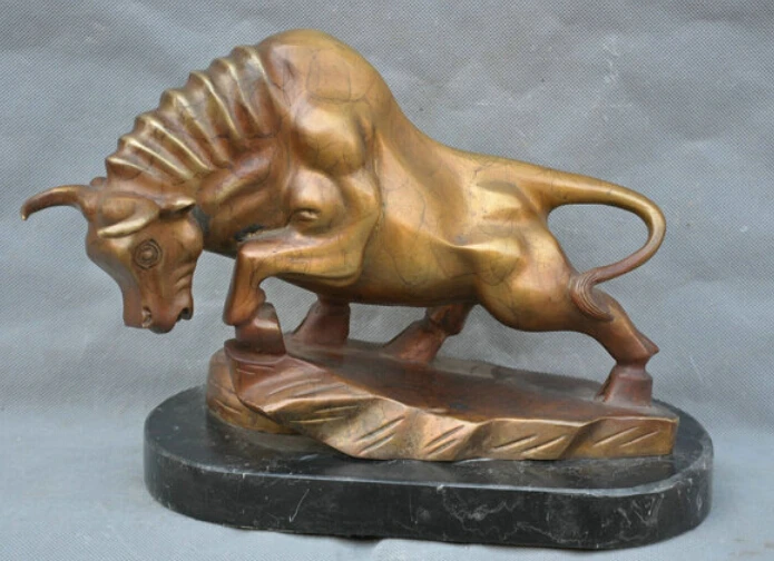 

Beautiful Art Decoration Bull Ox Attack Posture Bronze Statue R0713