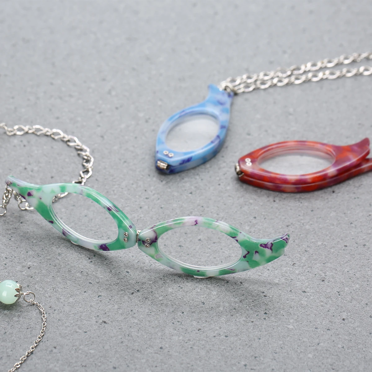Vintage Folding Reading Glasses Chain Pendant Reader Necklace Shellhard Older Lady Femme Jewelry Gift Colorful Frame Necklace