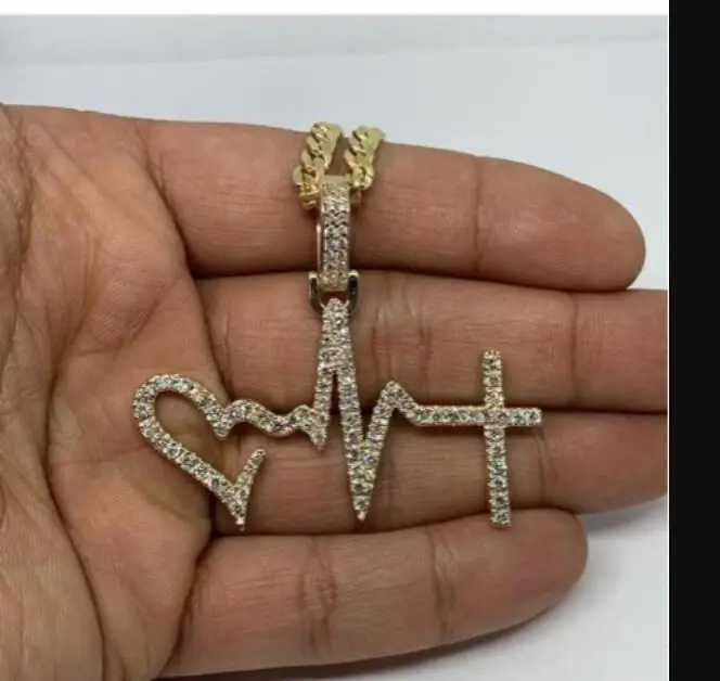 

Moissanite pendant in 10K white gold of Shiro