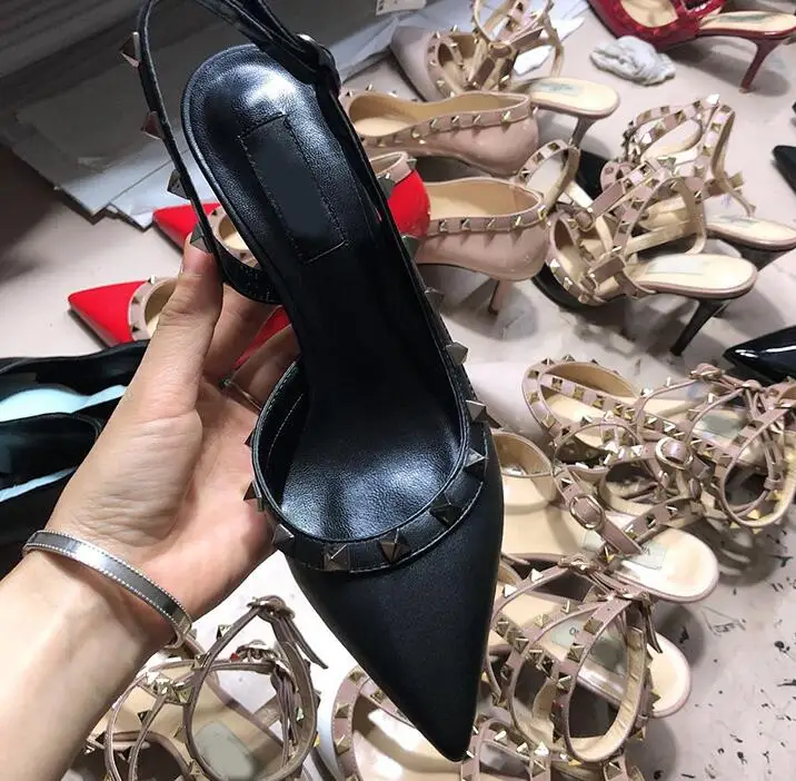 

Spring 2019 V Women RivetBlack Shoes Women's Fine-heeled High-heeled Genuine Leather Middle-heeled Sandals Wedding Shoes